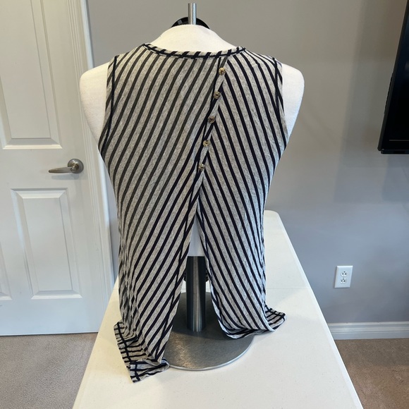 Womens Cotton Innovation sleeveless tank size large - Picture 2 of 3